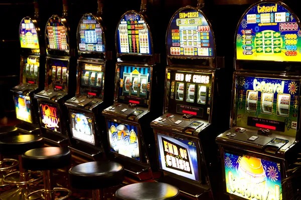 livechat skor88 unified gaming dashboard showing slot games, live dealer, and sportsbook sections